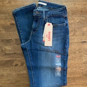 NWT Levi’s 811 Skinny Jeans